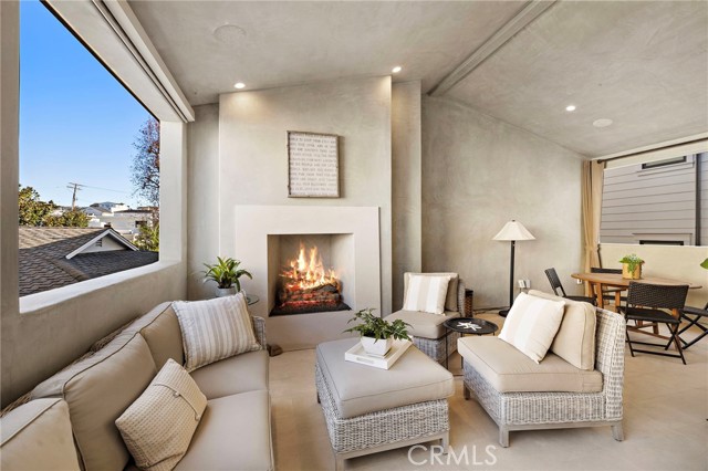 Detail Gallery Image 2 of 68 For 711 1/2 Marigold, Corona Del Mar,  CA 92625 - 2 Beds | 2/1 Baths