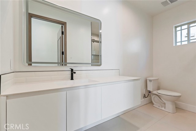 Detail Gallery Image 10 of 30 For 10347 Mapledale St, Bellflower,  CA 90706 - 4 Beds | 3 Baths