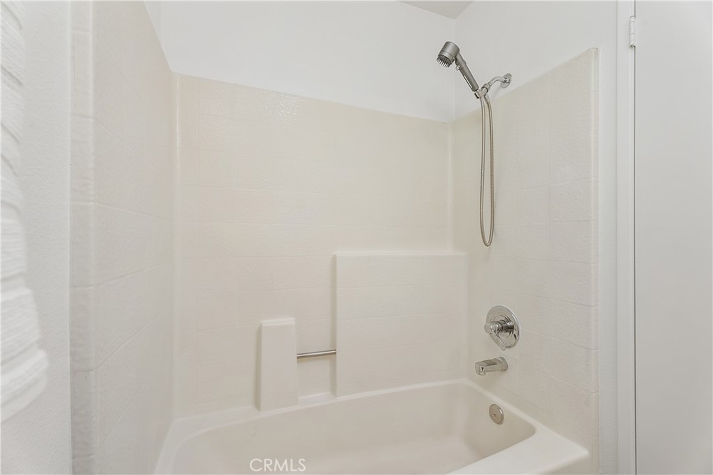 https://media.crmls.org/medias/25b95f43-b54a-4b4f-8927-257bfda80149.jpg?preset=X-Large