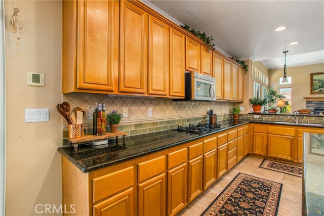 Detail Gallery Image 15 of 72 For 2109 Canyon View Ln, Redlands,  CA 92373 - 4 Beds | 4 Baths