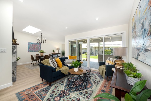 1540 Northwood Road, Seal Beach CA: https://media.crmls.org/medias/25b98eba-8656-41ea-a66f-00c57fb15fed.jpg