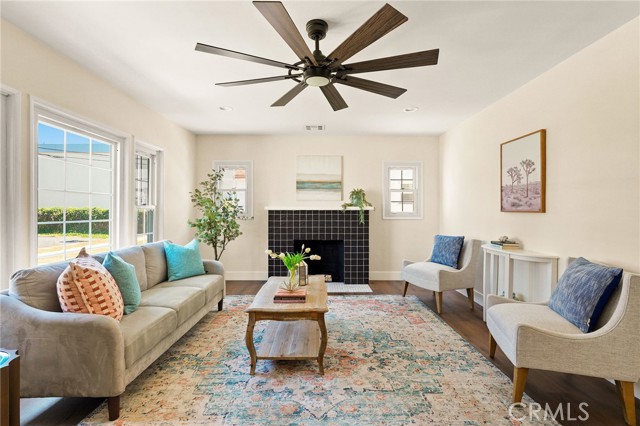 433 N Osage Avenue, Inglewood CA: https://media.crmls.org/medias/25b9cfab-9bb0-443f-a79f-da21a31aaee0.jpg