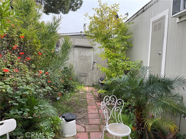 Detail Gallery Image 2 of 2 For 10525 Somerset #41,  Bellflower,  CA 90706 - 2 Beds | 1 Baths