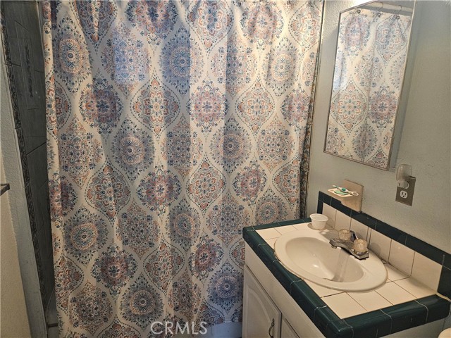 Detail Gallery Image 8 of 20 For 18256 Bohnert Ave, Rialto,  CA 92377 - 2 Beds | 1 Baths