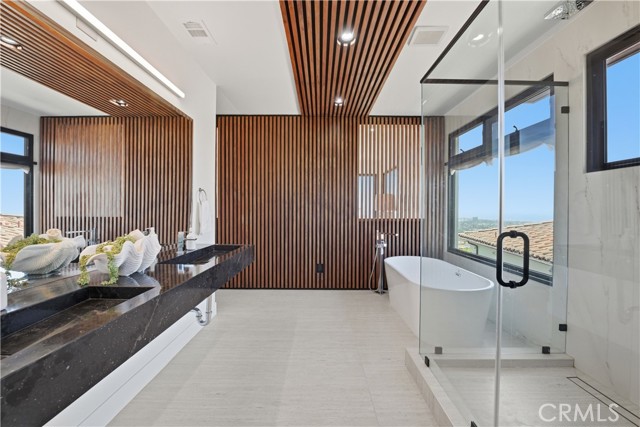 Detail Gallery Image 10 of 72 For 5108 Gordon Ln, San Diego,  CA 92109 - 4 Beds | 5/1 Baths