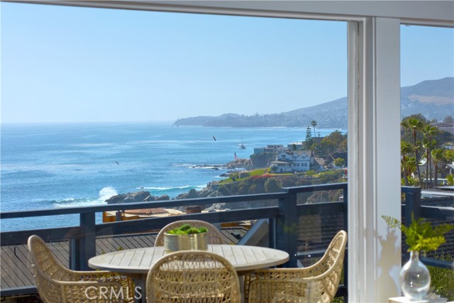 2621 Victoria Drive, Laguna Beach CA: https://media.crmls.org/medias/25bb2a57-7bfa-4138-938d-f761764ae840.jpg