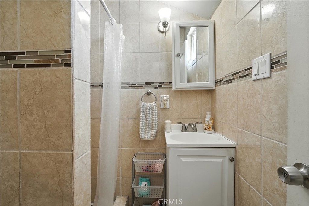 https://media.crmls.org/medias/25bb83ff-90dd-4164-aaf3-7a67715cc4f4.jpg?preset=X-Large