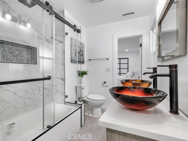 Detail Gallery Image 12 of 35 For 5111 Cimarron St, Los Angeles,  CA 90062 - 3 Beds | 2/1 Baths