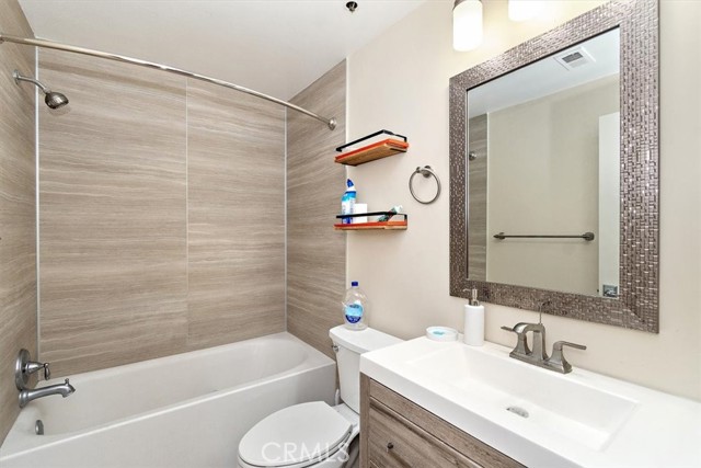 Detail Gallery Image 16 of 22 For 730 W 4th St #318,  Long Beach,  CA 90802 - 2 Beds | 2 Baths