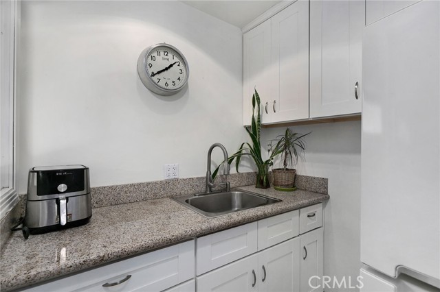 5866 Varna Avenue, Valley Glen CA: https://media.crmls.org/medias/25bbedfa-7451-4a46-a4f5-f9d79cf0a5e8.jpg