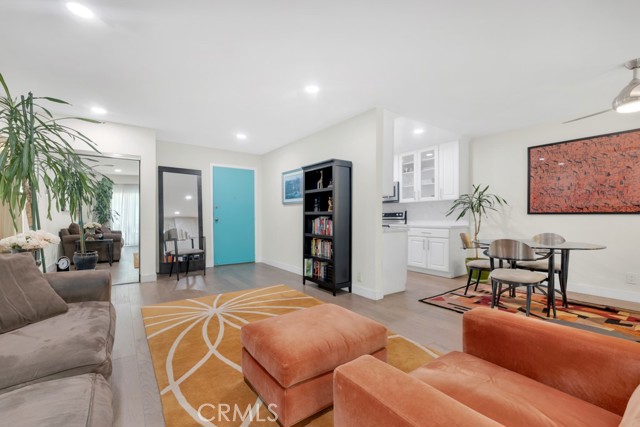 Detail Gallery Image 3 of 9 For 1730 Camino Palmero #308,  Los Angeles,  CA 90046 - 1 Beds | 1 Baths