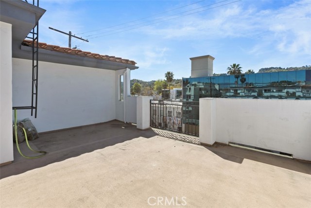 4212 Greenbush Avenue # 5, Sherman Oaks, California 91423, 4 Bedrooms Bedrooms, ,2 BathroomsBathrooms,Residential,For Sale,4212 Greenbush Avenue # 5,CRSR24055239