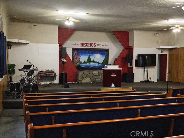 Detail Gallery Image 4 of 10 For 203 W 20th, Merced,  CA 95340 - 3 Beds | 2/2 Baths