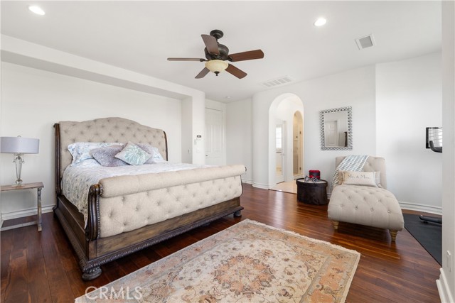 Detail Gallery Image 28 of 37 For 26910 Mirasol St, Valencia,  CA 91355 - 5 Beds | 5 Baths