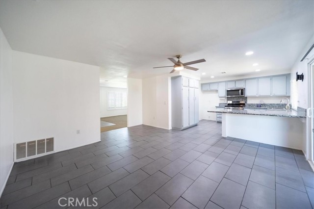 Detail Gallery Image 14 of 40 For 3576 Congress Dr, Riverside,  CA 92503 - 3 Beds | 2 Baths