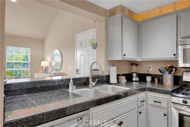 Detail Gallery Image 10 of 41 For 24151 Del Monte #348,  Valencia,  CA 91355 - 2 Beds | 2 Baths