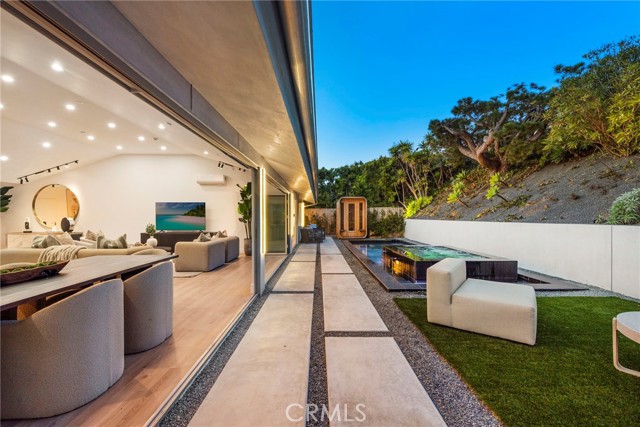 Detail Gallery Image 40 of 54 For 1318 Outrigger Dr, Corona Del Mar,  CA 92625 - 4 Beds | 4/1 Baths