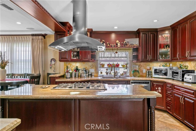 Detail Gallery Image 10 of 38 For 2741 E Glenoaks Bld, Glendale,  CA 91206 - 3 Beds | 2 Baths
