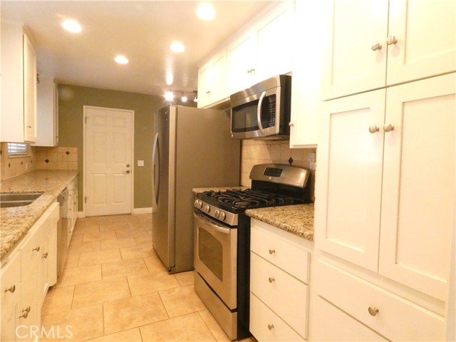 Detail Gallery Image 5 of 20 For 1202 N School, Santa Maria,  CA 93454 - 3 Beds | 2 Baths