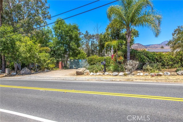 32272 Florida Avenue, Mentone CA: https://media.crmls.org/medias/25c46e38-eda4-4068-9efc-9a116296cc29.jpg