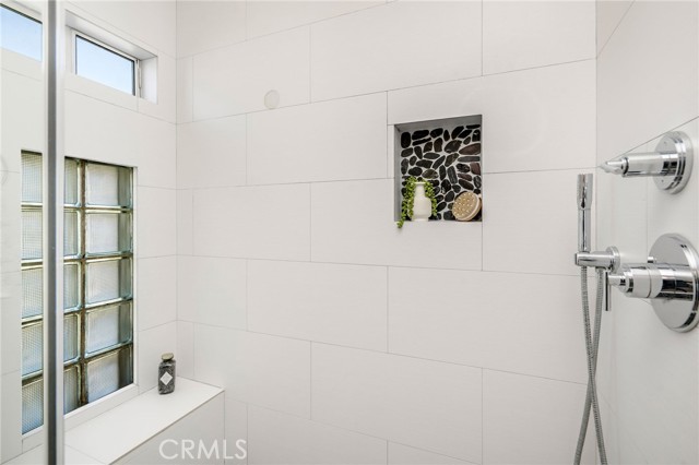 927 6th Street, Hermosa Beach CA: https://media.crmls.org/medias/25c4bd6f-e424-4576-9346-ac4a8f606861.jpg