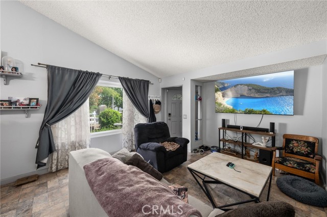 12325 Bellflower Court, Rancho Cucamonga CA: https://media.crmls.org/medias/25c5adc5-fc19-4f08-bb4f-ad538e1b2de7.jpg