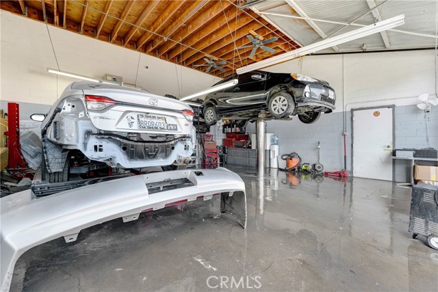 7039 Topanga Canyon Boulevard, Canoga Park CA: https://media.crmls.org/medias/25c5f984-65f2-4ffb-98fd-2e3e050fc98b.jpg