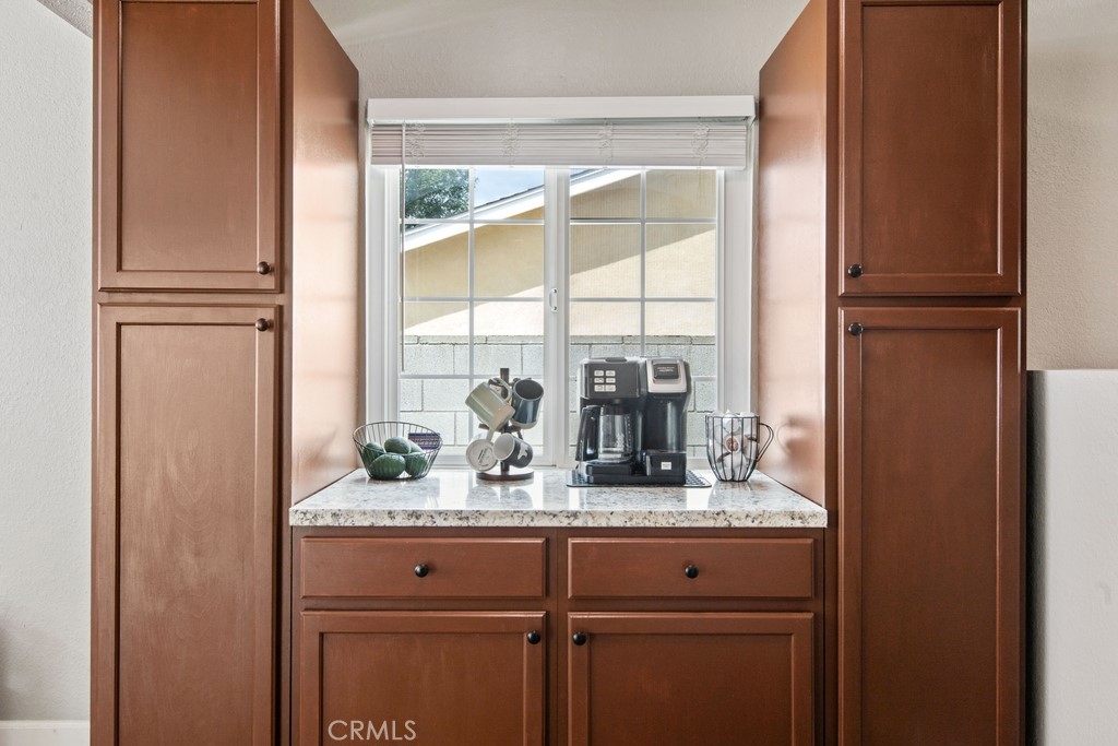 https://media.crmls.org/medias/25c63da3-d8f2-4595-8ba6-b6ca1d465a06.jpg?preset=X-Large