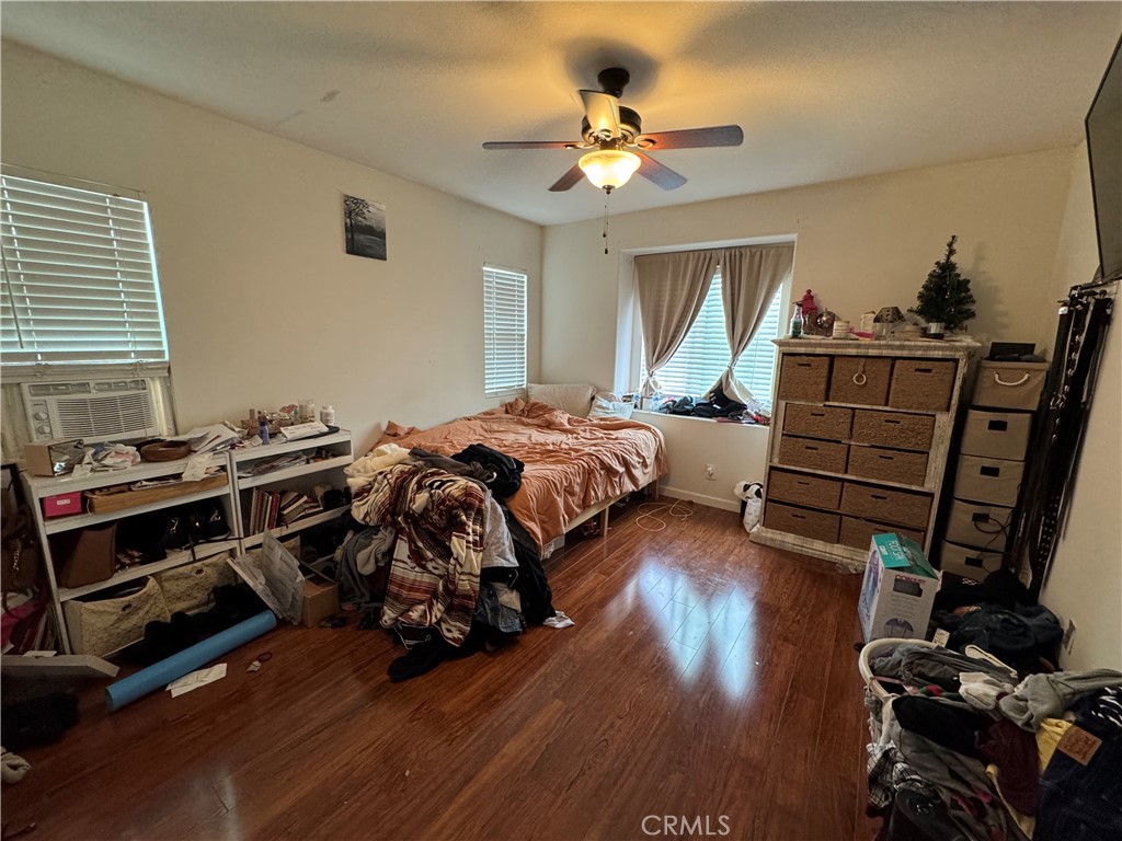 https://media.crmls.org/medias/25c6b58e-cc9b-4099-8e13-778be9dd570d.jpg?preset=X-Large