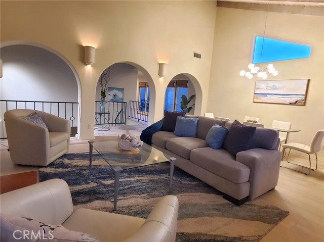 Detail Gallery Image 15 of 41 For 117 S Prospect Ave #a, Redondo Beach,  CA 90277 - 4 Beds | 2/1 Baths