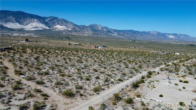 765 Cloud Road, Lucerne Valley CA: https://media.crmls.org/medias/25c6f0db-2d36-4002-b6a3-3f63f7b7adcf.jpg