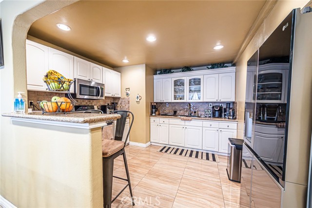 2525 S Cochran Avenue, Los Angeles CA: https://media.crmls.org/medias/25c8b636-7468-415b-a6a1-25c60cc40e5d.jpg