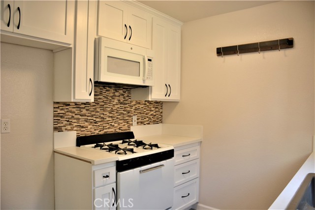Detail Gallery Image 7 of 22 For 322 19th St #C,  Huntington Beach,  CA 92648 - 2 Beds | 1 Baths
