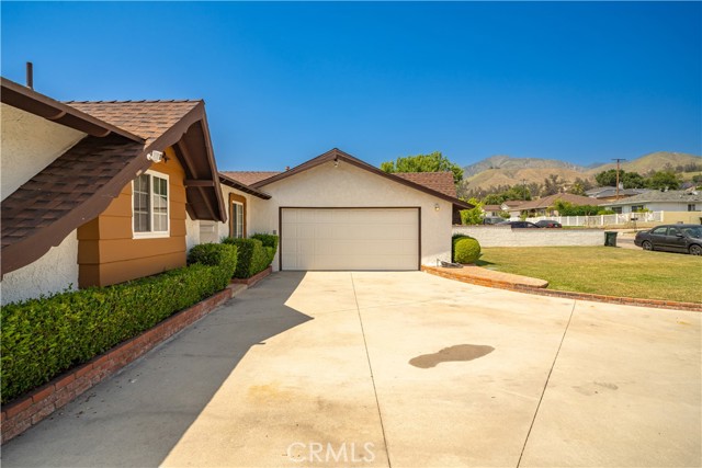 5422 Golondrina Drive, San Bernardino CA: https://media.crmls.org/medias/25c97428-656f-441e-bc24-ce023e1adbfa.jpg