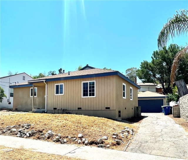 Detail Gallery Image 1 of 20 For 10347 Newhome Ave, Sunland,  CA 91040 - 3 Beds | 2 Baths