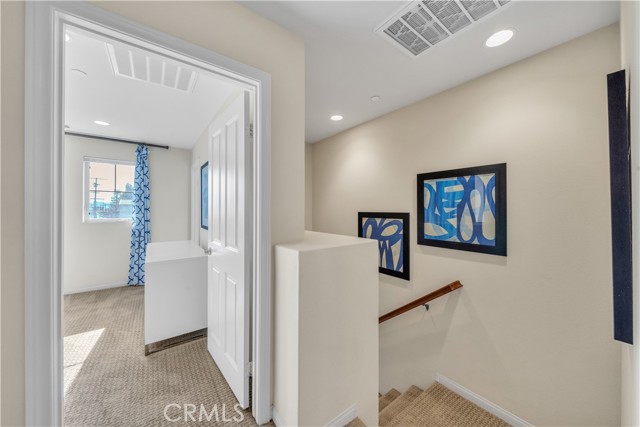 Detail Gallery Image 14 of 26 For 14102 W Chapparel Ln, Van Nuys,  CA 91405 - 2 Beds | 2/1 Baths
