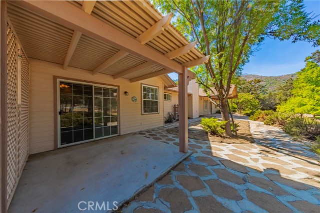 41028 Shandee Lane, Ahwahnee CA: https://media.crmls.org/medias/25ca4ea1-f7ee-4315-aed8-fa5d68d0909b.jpg