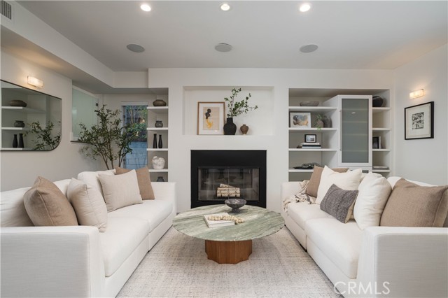 Detail Gallery Image 2 of 40 For 2618 Cove St, Corona Del Mar,  CA 92625 - 3 Beds | 3/1 Baths