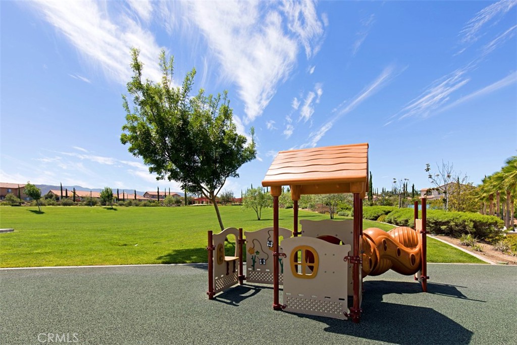 https://media.crmls.org/medias/25ca8b26-20a0-4793-b0bf-ac32f14ab795.jpg?preset=X-Large