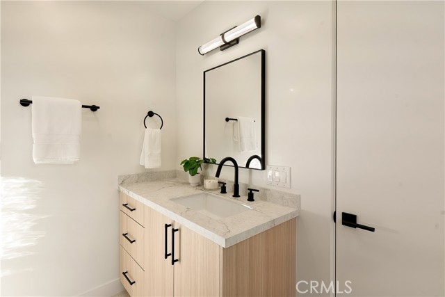 Detail Gallery Image 24 of 32 For 13949 Cumpston St, Sherman Oaks,  CA 91401 - 3 Beds | 3/1 Baths