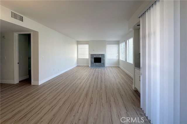 Detail Gallery Image 9 of 35 For 14530 Benefit #102,  Sherman Oaks,  CA 91403 - 2 Beds | 2 Baths