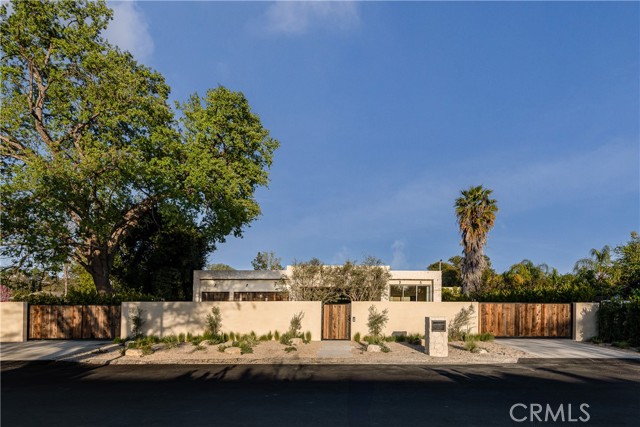 5824 Manton Avenue, Woodland Hills CA: https://media.crmls.org/medias/25cc9a2c-9527-4cd9-83f7-8de7bc4e8ddd.jpg