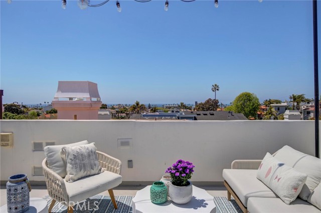 Detail Gallery Image 58 of 75 For 700 Avenue C, Redondo Beach,  CA 90277 - 5 Beds | 5/1 Baths