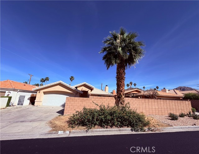 Detail Gallery Image 3 of 33 For 51900 Avenida Madero, La Quinta,  CA 92253 - 4 Beds | 2 Baths