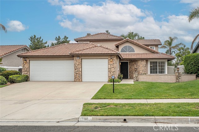 701 Black Oak Circle, Corona CA: https://media.crmls.org/medias/25ce55e8-72c5-4516-b424-322e4af5d415.jpg