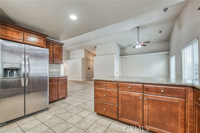 Detail Gallery Image 6 of 17 For 1203 N Kaplan Pl, Hanford,  CA 93230 - 4 Beds | 2 Baths