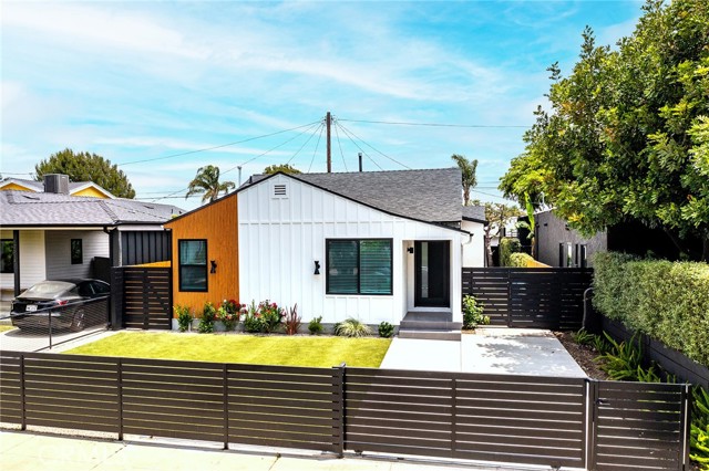 12520 Gilmore Avenue, Los Angeles CA: https://media.crmls.org/medias/25d0a070-54a7-45b1-a517-d8af6894fcd2.jpg