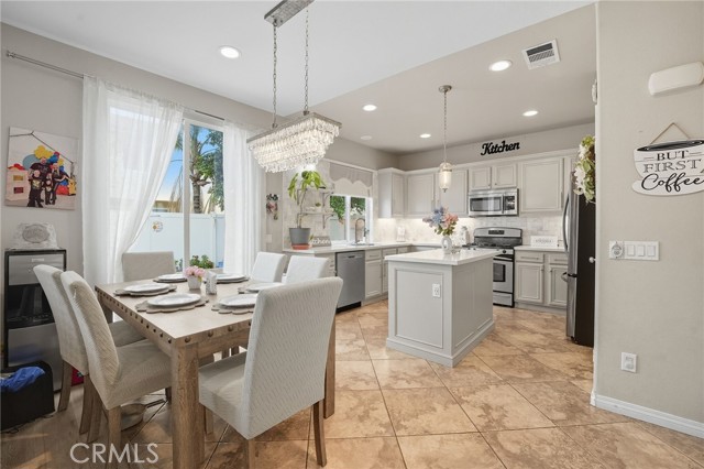 Detail Gallery Image 14 of 39 For 661 Corte San Julian, Perris,  CA 92571 - 4 Beds | 2/1 Baths