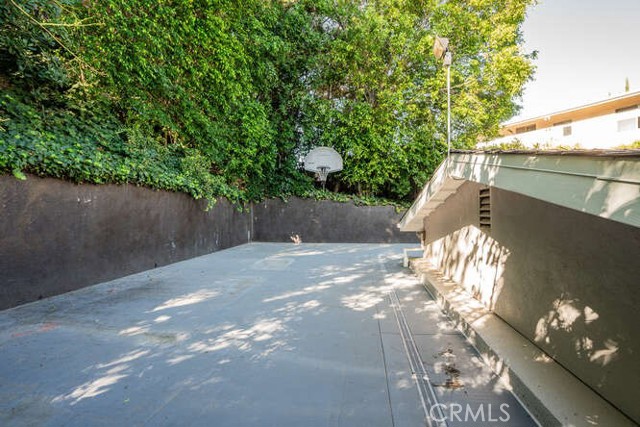 Detail Gallery Image 28 of 30 For 3325 Alginet, Encino,  CA 91436 - 6 Beds | 4/1 Baths