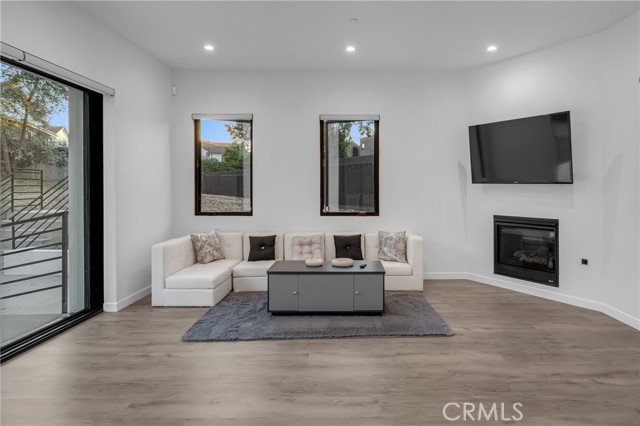 5196 Orange Place, Los Angeles CA: https://media.crmls.org/medias/25d1192d-9e18-4fc9-833f-3f7d03475d6a.jpg